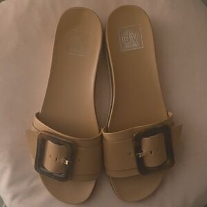 DV - Cayden Sandals Size 9.5